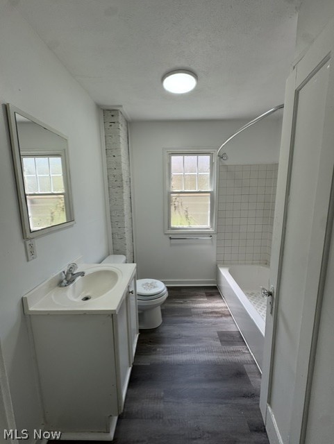 3917 Bluestone Road Cleveland, OH 44121 - Photo 5 of 13 2nd Floor Bathroom