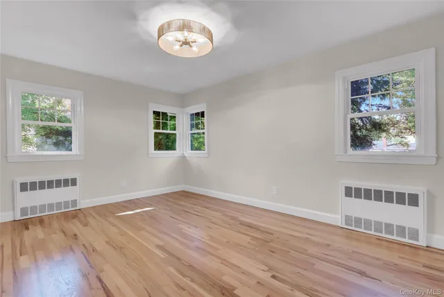 $1,475,000 | 19 Millford Drive, Locust Valley, NY 11560