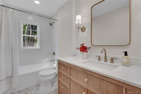 $1,475,000 | 19 Millford Drive, Locust Valley, NY 11560