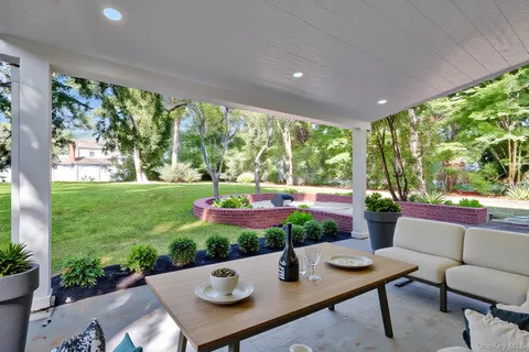 $1,475,000 | 19 Millford Drive, Locust Valley, NY 11560