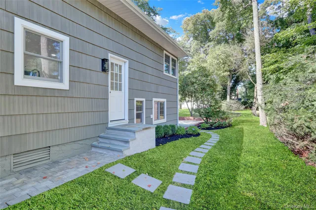 $1,475,000 | 19 Millford Drive, Locust Valley, NY 11560