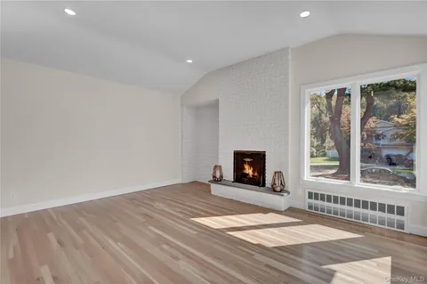 $1,475,000 | 19 Millford Drive, Locust Valley, NY 11560