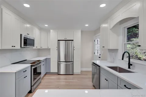 $1,475,000 | 19 Millford Drive, Locust Valley, NY 11560