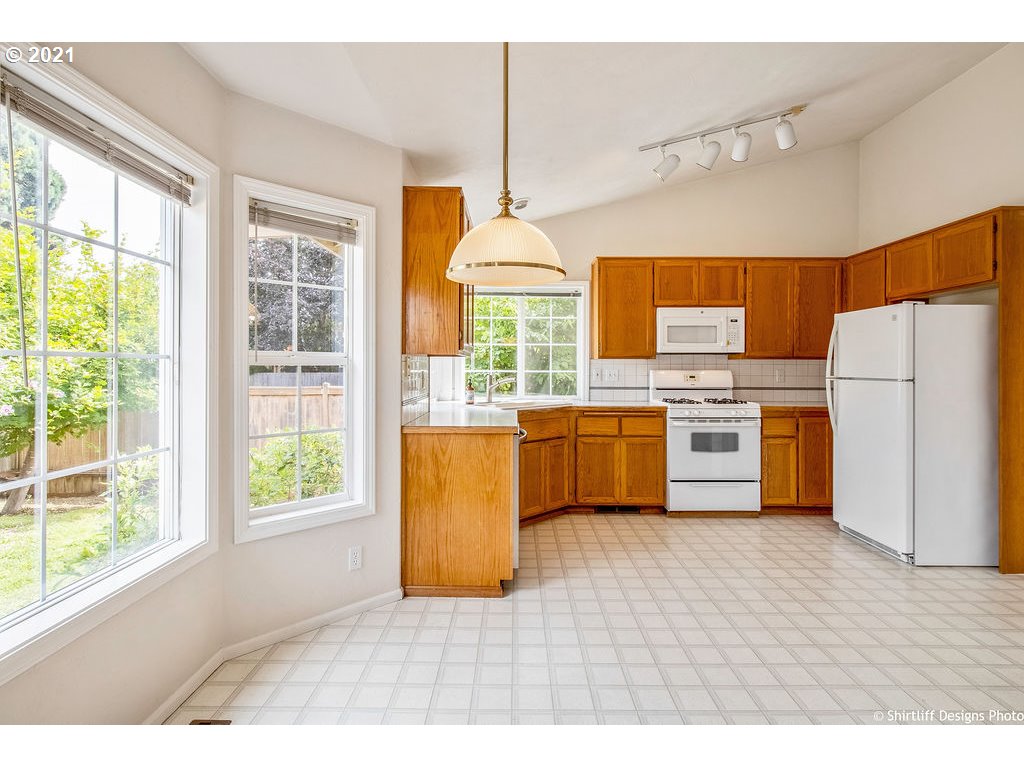 806 Diamond Street Springfield, OR 97477 - Photo 4 of 31