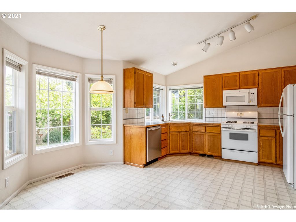 806 Diamond Street Springfield, OR 97477 - Photo 7 of 31