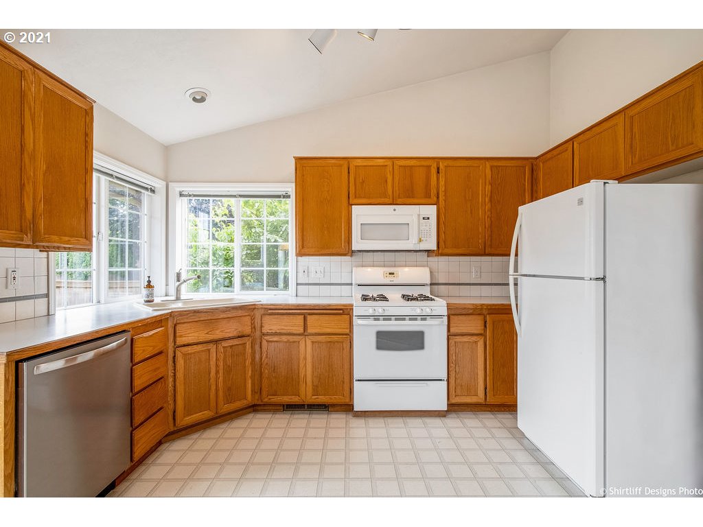 806 Diamond Street Springfield, OR 97477 - Photo 8 of 31