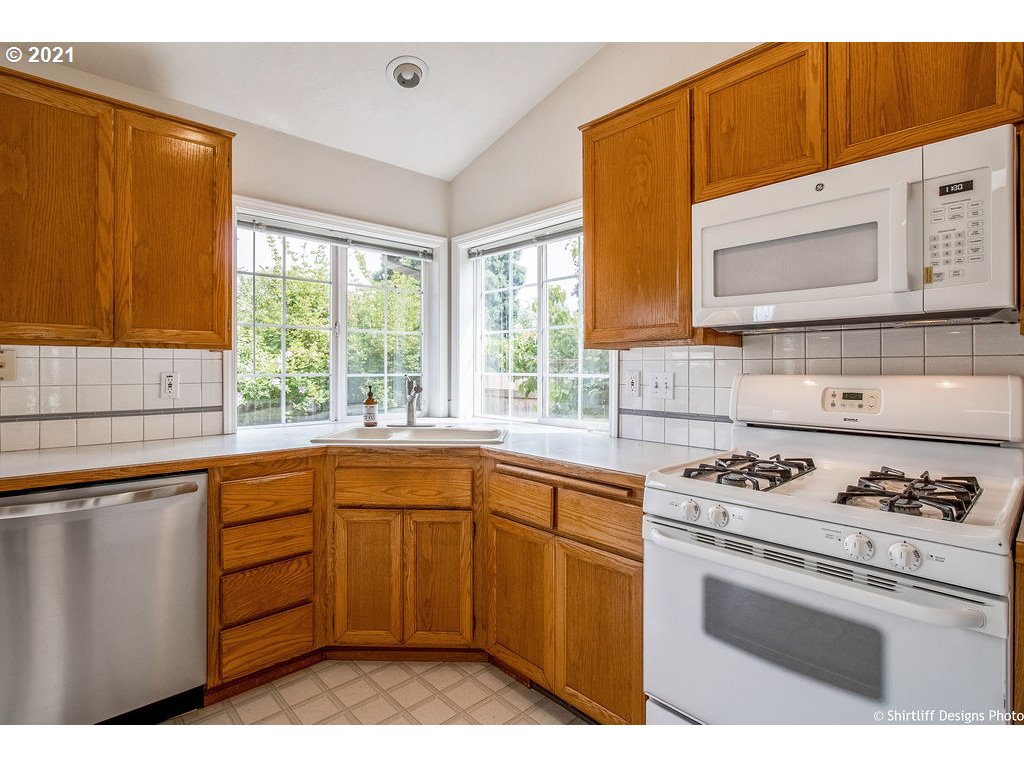 806 Diamond Street Springfield, OR 97477 - Photo 10 of 31