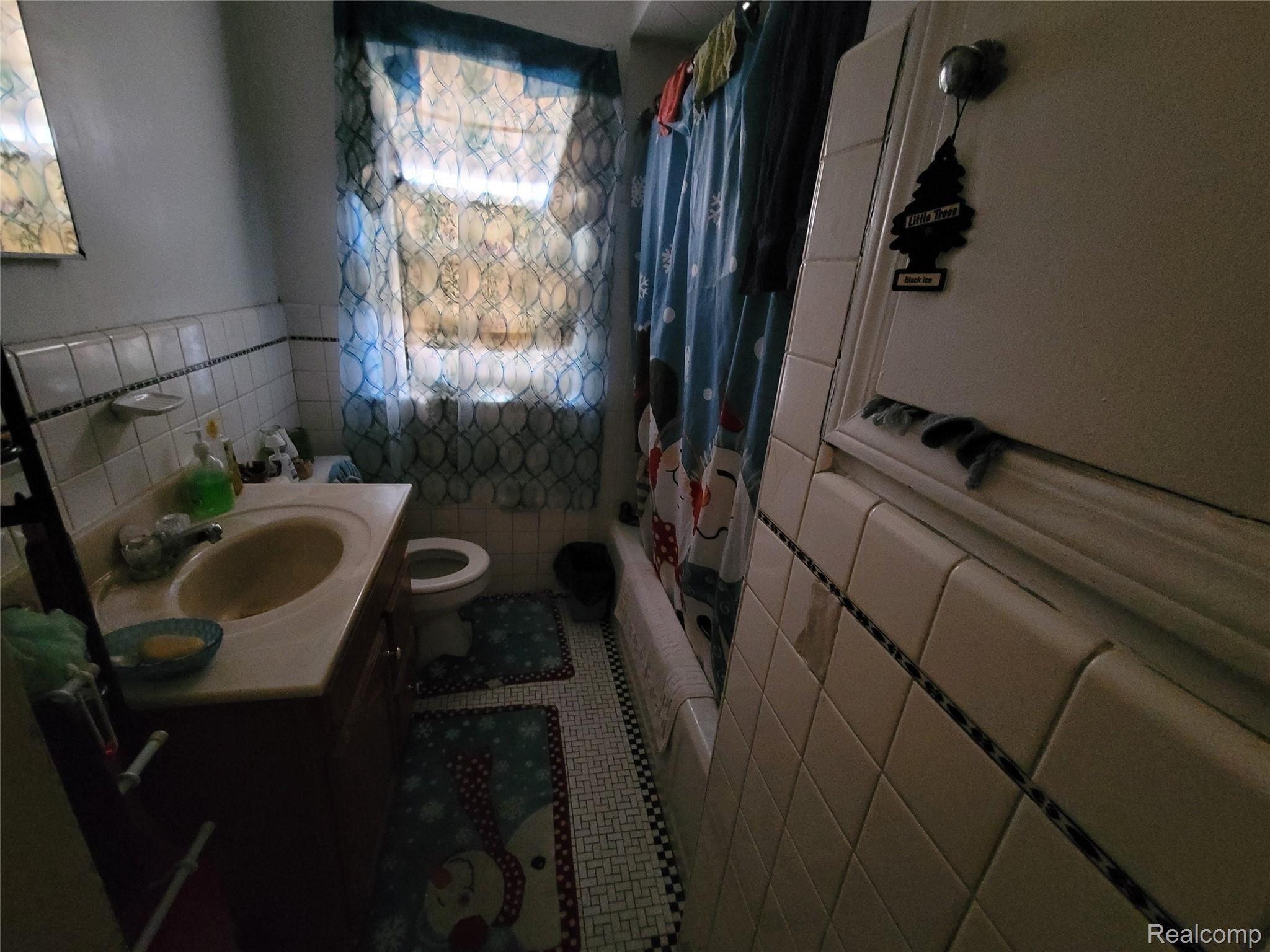 11311 Balfour Road Detroit, MI 48224 - Photo 10 of 26 20201229_124730.jpg