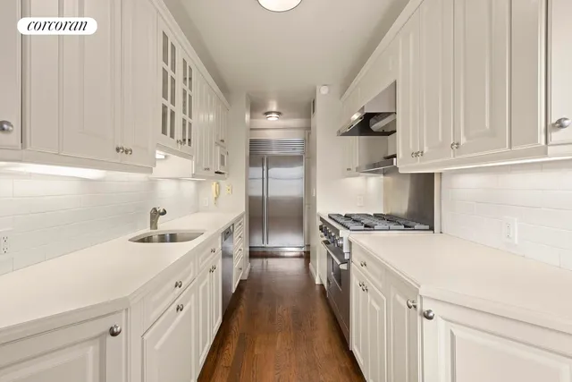 $3,395,000 | 10 East 70th Street, Unit 11A | Lenox Hill