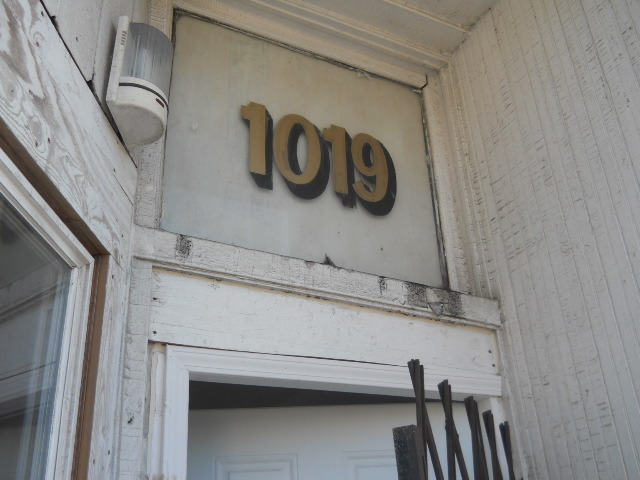 1019 West 69th Street Chicago, IL 60621 - Photo 2 of 17 a close up of a wall