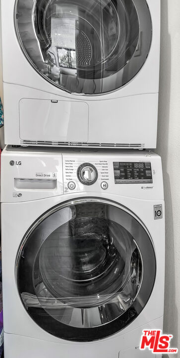 7300 Franklin Avenue, Unit 548 Los Angeles, CA 90046 - Photo 13 of 15 a close view of washer and dryer