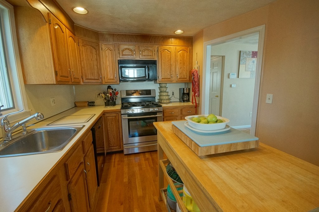 35 Anthony Road Tewksbury, MA 01876 - Photo 11 of 26 Gallery Image 11