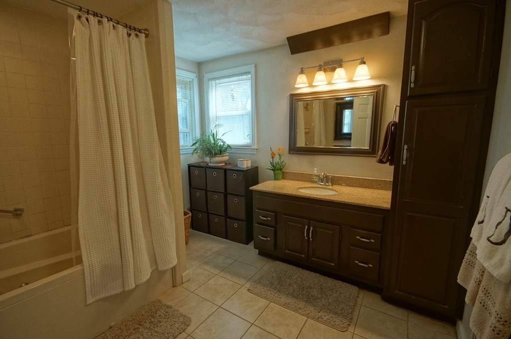 35 Anthony Road Tewksbury, MA 01876 - Photo 17 of 26 Gallery Image 17