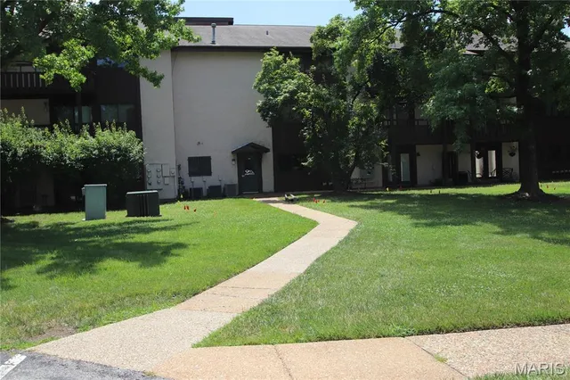 $89,900 | 1400 Heritage Landing, Unit 106, St. Charles, MO 63303