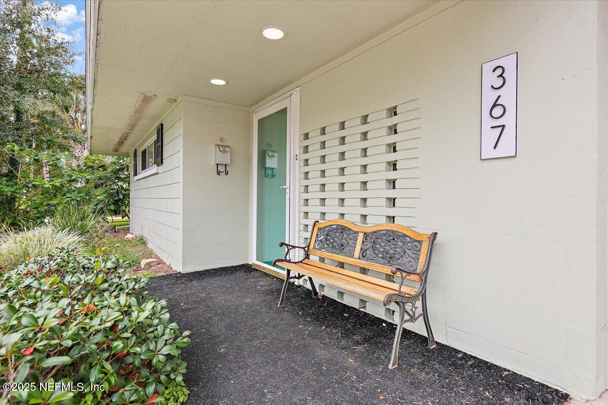 367 7th Street Atlantic Beach, FL 32233 - Photo 3 of 25 a bench sitting in middle of patio