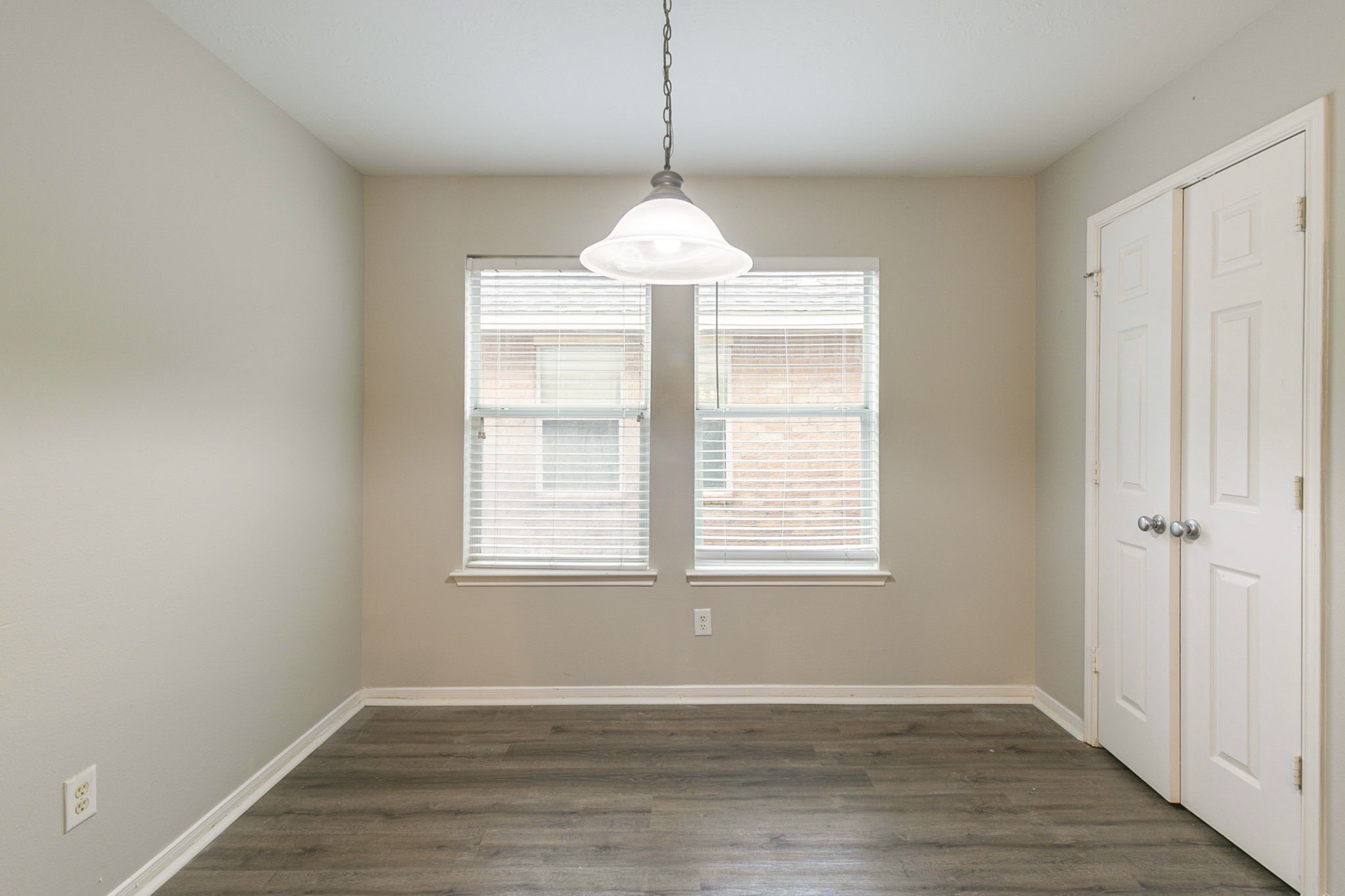5601 Savannah Woods Lane Rosharon, TX 77583 - Photo 18 of 43 an empty room with wooden floor and windows