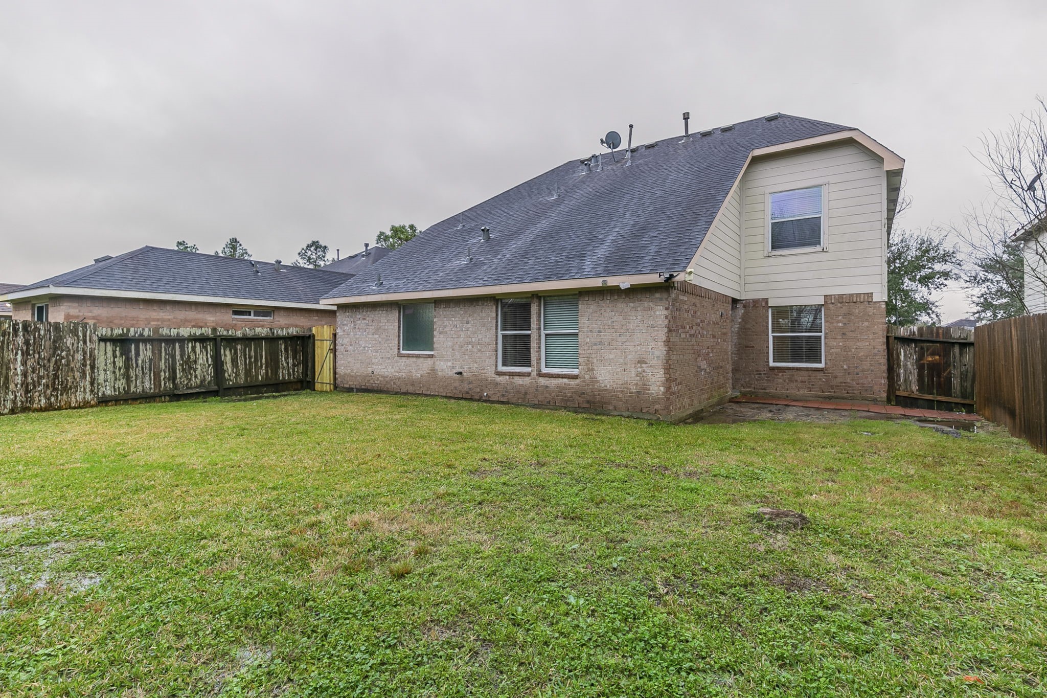 5601 Savannah Woods Lane Rosharon, TX 77583 - Photo 35 of 43 a view of a house with a yard