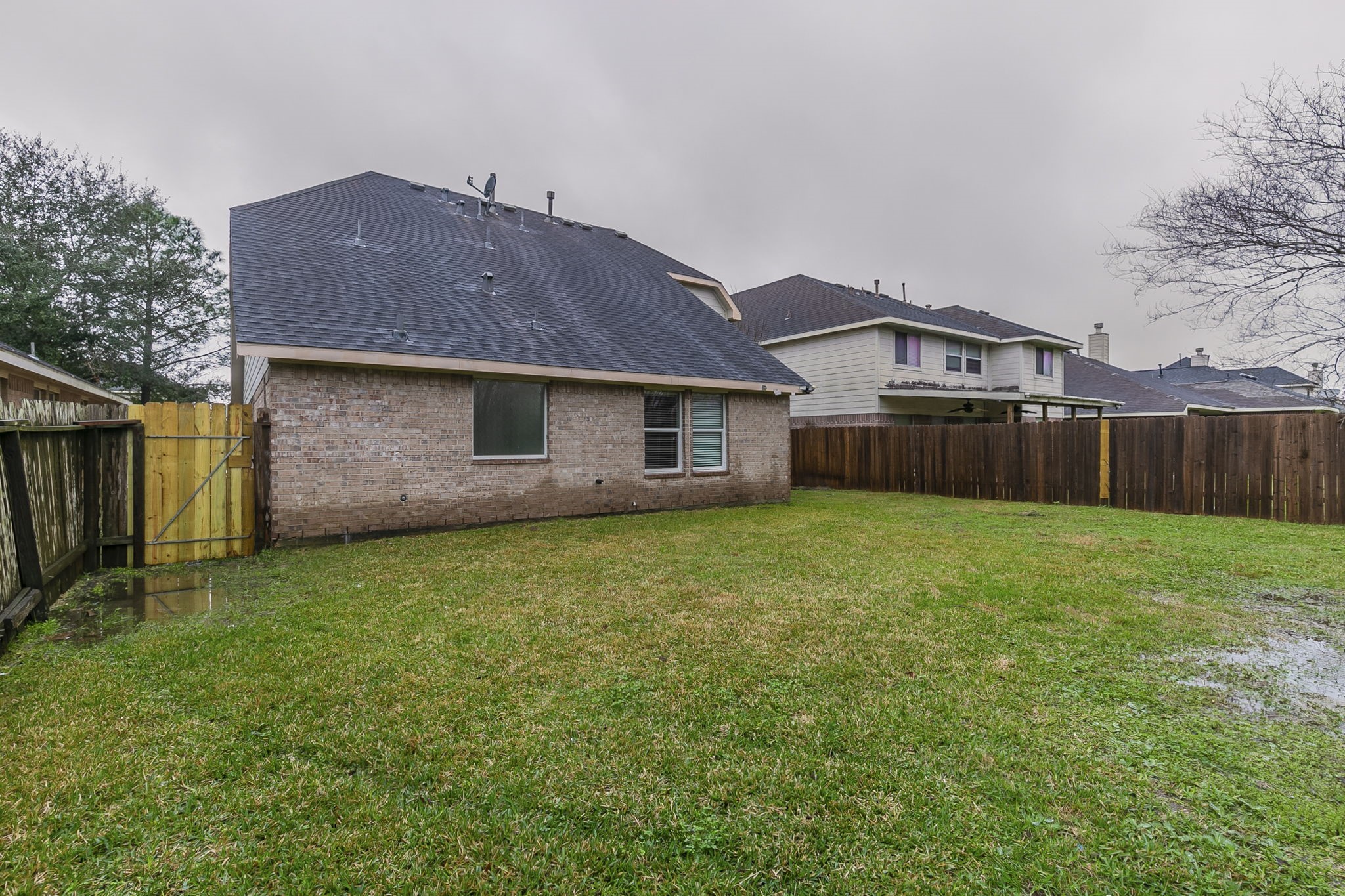 5601 Savannah Woods Lane Rosharon, TX 77583 - Photo 36 of 43 a house view with a garden space