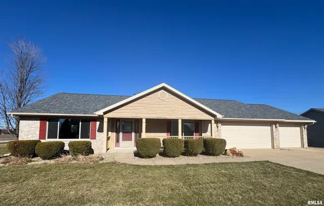 $300,000 | 1200 Grand Avenue, Macomb, IL 61455