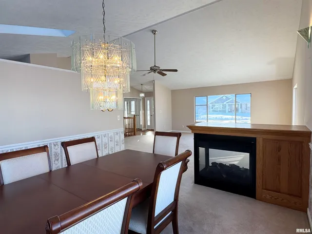 $300,000 | 1200 Grand Avenue, Macomb, IL 61455