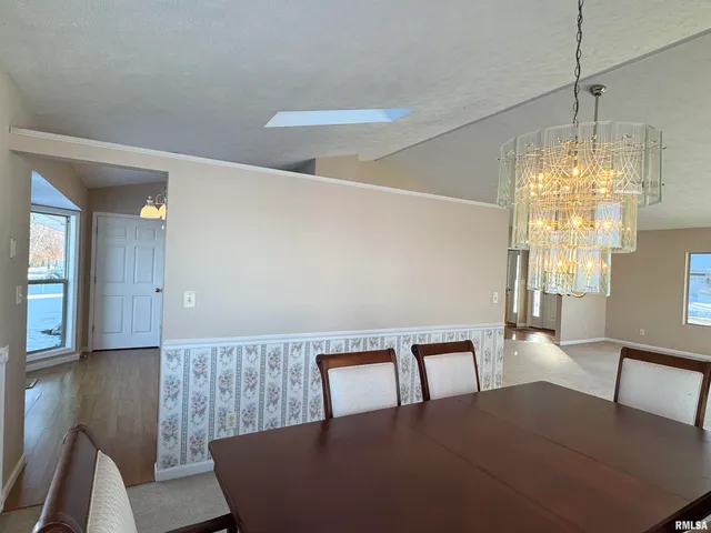 $300,000 | 1200 Grand Avenue, Macomb, IL 61455