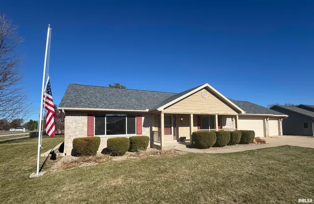 $300,000 | 1200 Grand Avenue, Macomb, IL 61455