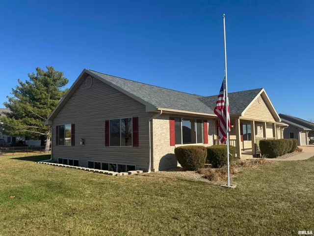 $300,000 | 1200 Grand Avenue, Macomb, IL 61455