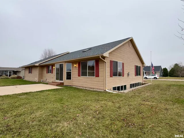 $300,000 | 1200 Grand Avenue, Macomb, IL 61455