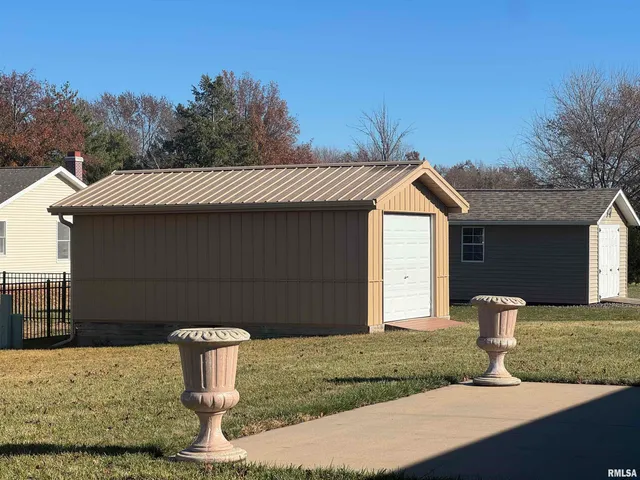 $300,000 | 1200 Grand Avenue, Macomb, IL 61455