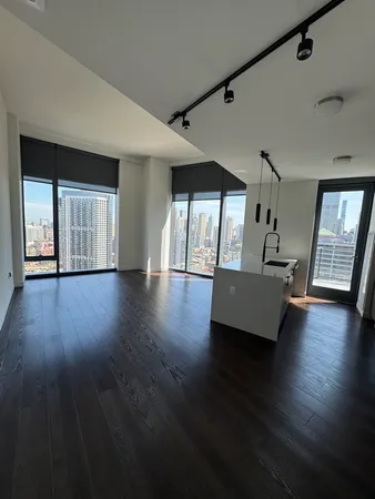 $6,752 | 350 North Canal Street, Unit 3304, Chicago, IL 60654