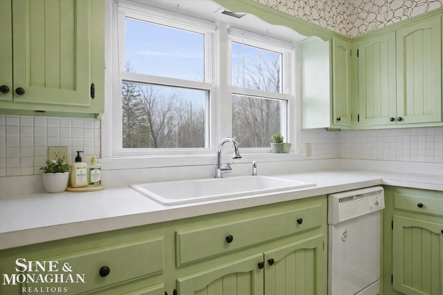 465 Louis Avenue Marine City, MI 48039 - Photo 15 of 63 50202376-e10c2f0e-7d73-45d5-99da-658a5fc339b1.JPG