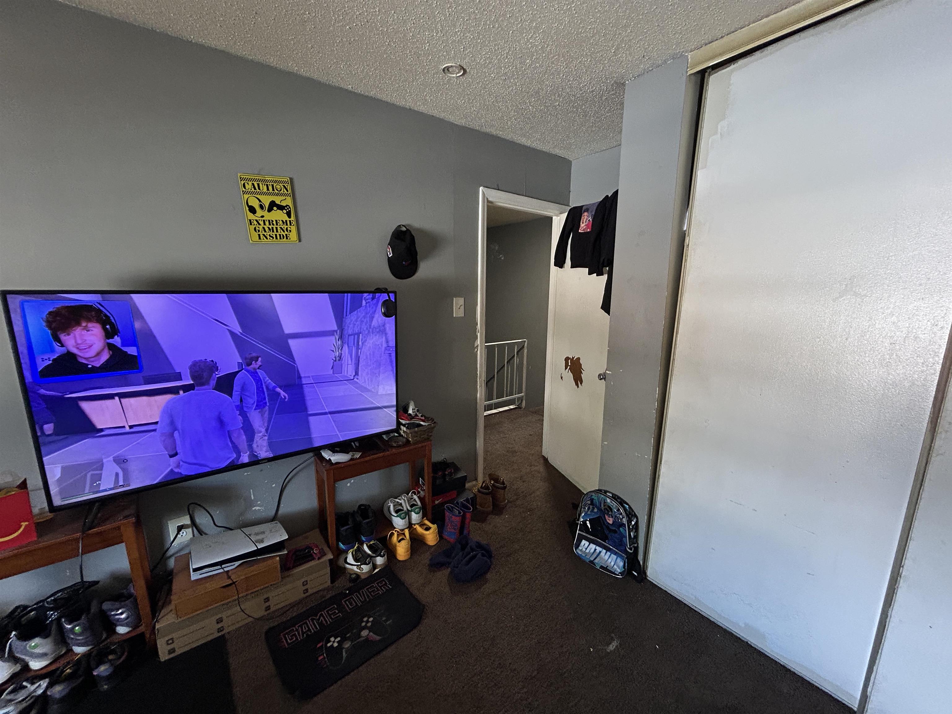 5237 Flowering Peach Drive Memphis, TN 38115 - Photo 15 of 15 a room with toys and a window