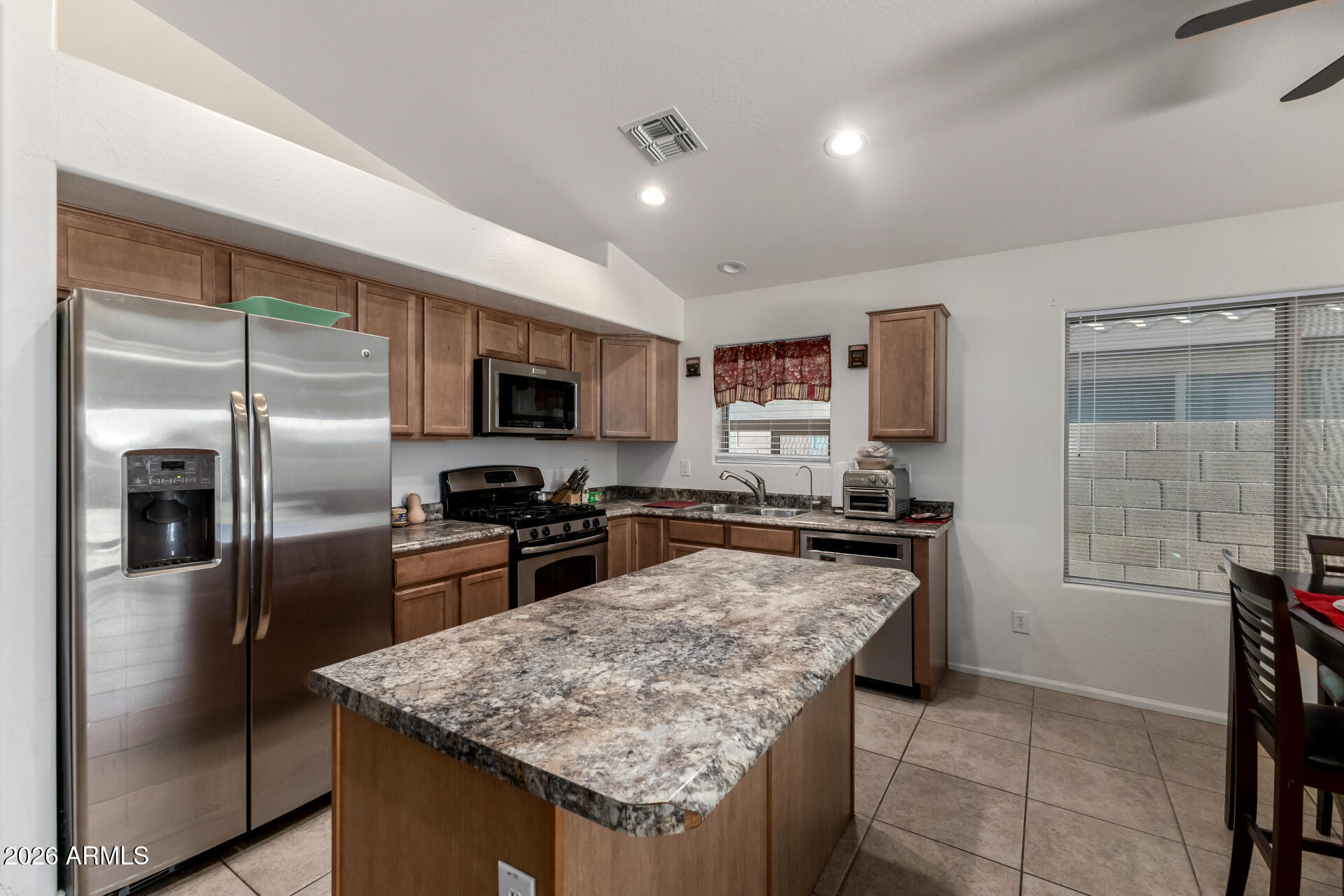 20790 North Lauren Road Maricopa, AZ 85138 - Photo 7 of 25 11 Lauren