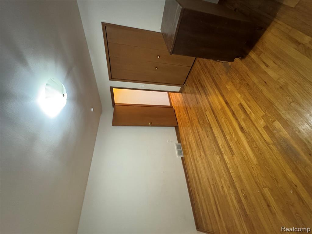 8309 Potomac Street Center Line, MI 48015 - Photo 13 of 22