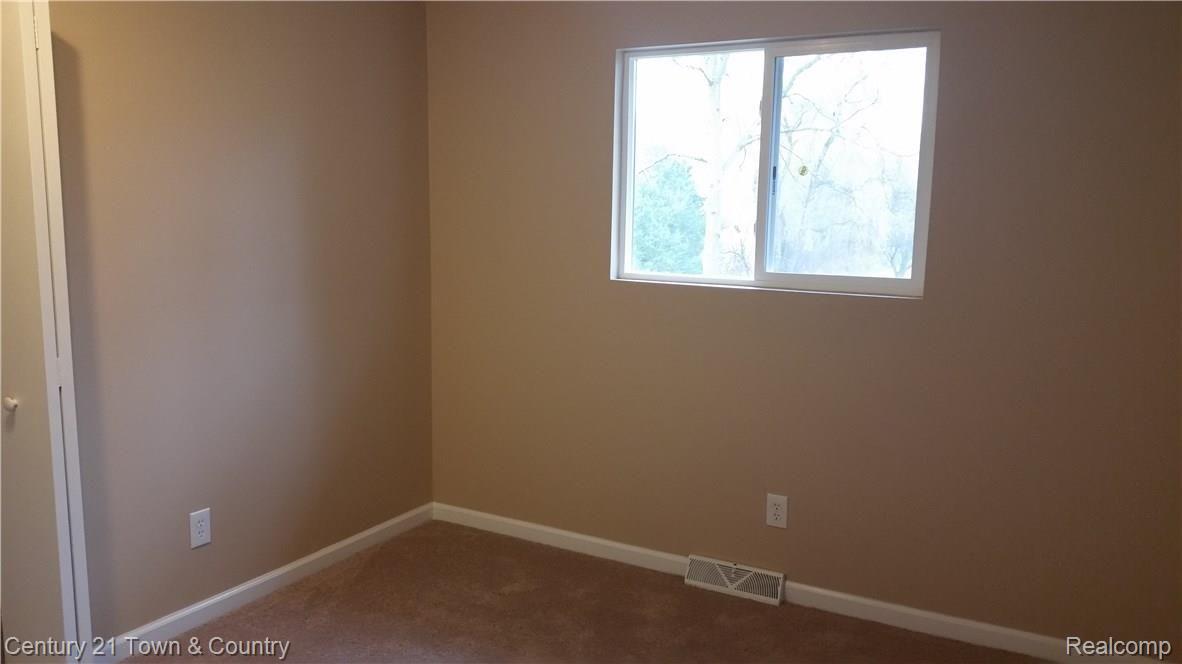 3326 Genoa Road Clarkston, MI 48346 - Photo 11 of 11 11.jpg