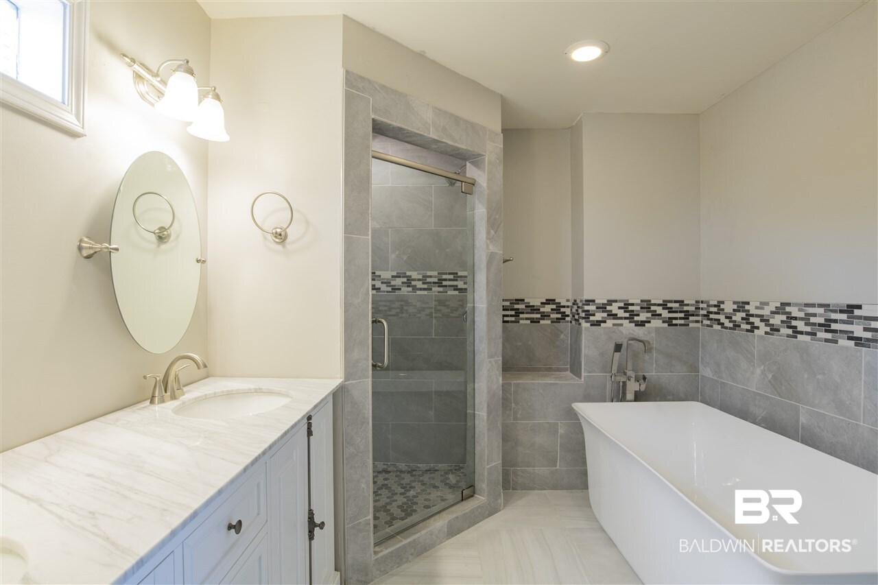 3203 Mariner Circle Orange Beach, AL 36561 - Photo 18 of 33 Master Bath
