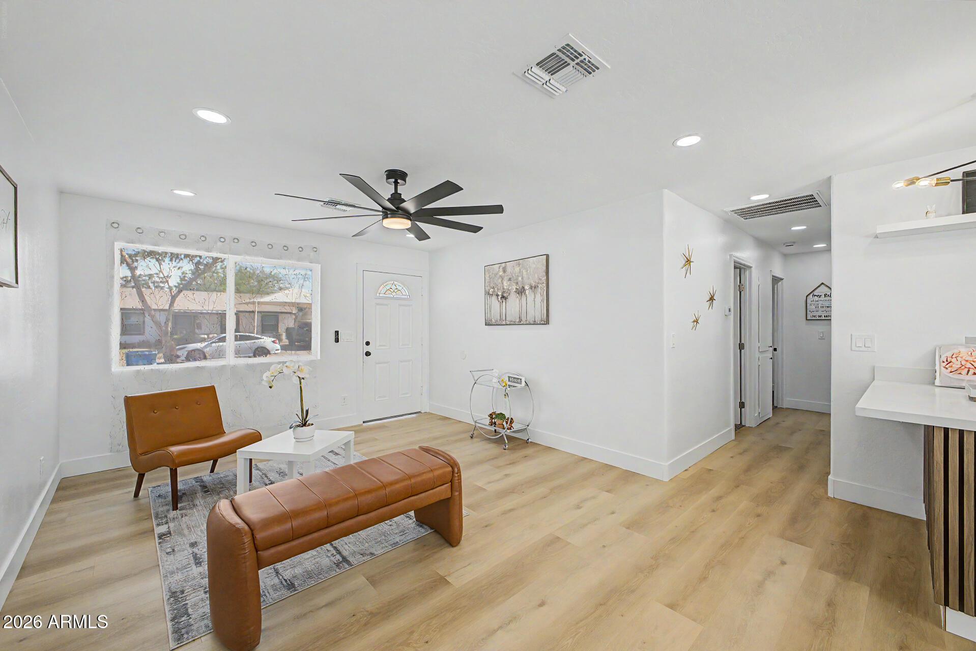 5846 West Cheery Lynn Road Phoenix, AZ 85031 - Photo 8 of 37 Gallery Image 8
