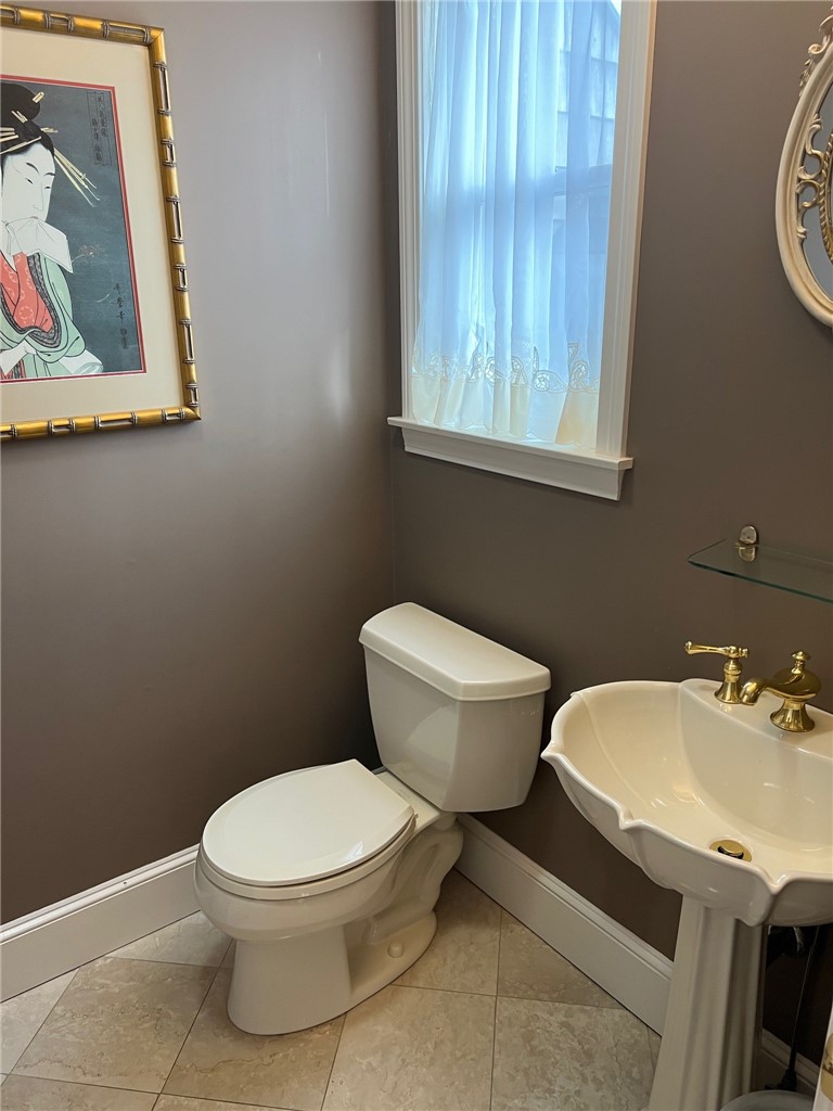 611 Wolcott Avenue Middletown, RI 02842 - Photo 15 of 29