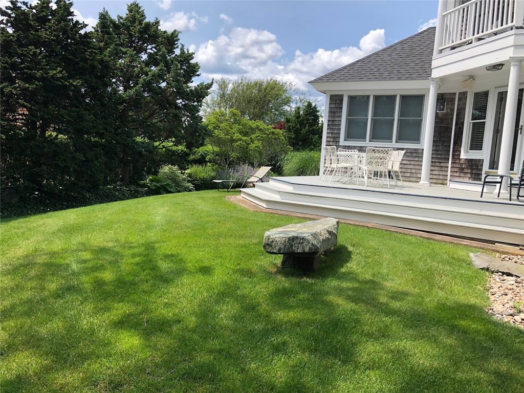 611 Wolcott Avenue Middletown, RI 02842 - Photo 3 of 29