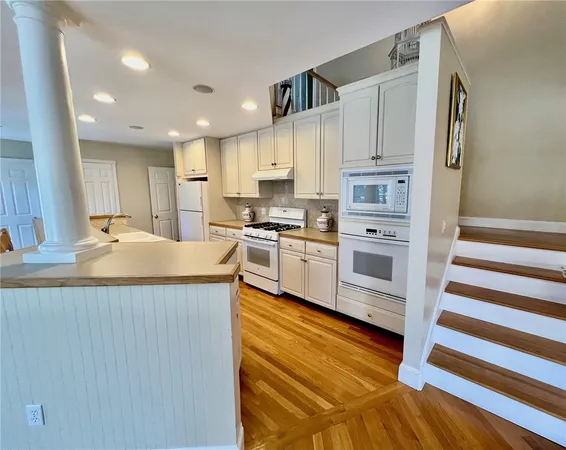 $10,000 | 611 Wolcott Avenue, Middletown, RI 02842