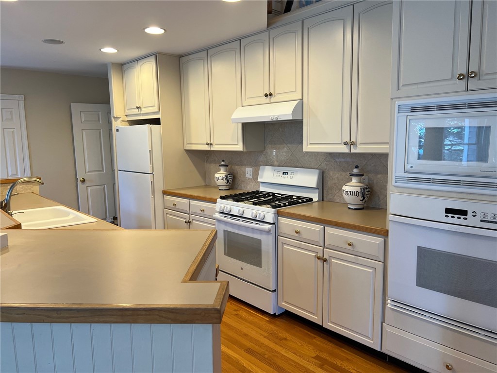 611 Wolcott Avenue Middletown, RI 02842 - Photo 7 of 29