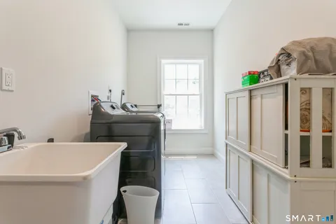 $1,195,000 | 4 Darcangelo Drive, Brookfield, CT 06804
