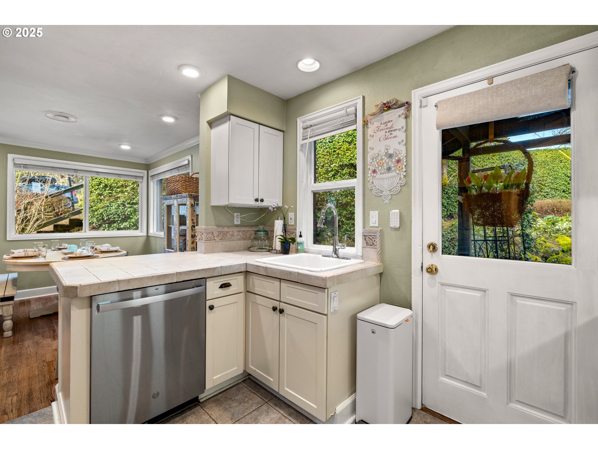 196 Ridgeway Road Lake Oswego, OR 97034 - Photo 8 of 23