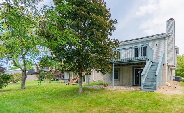 $224,900 | 46 Parkshores Drive, Bloomington, IL 61701