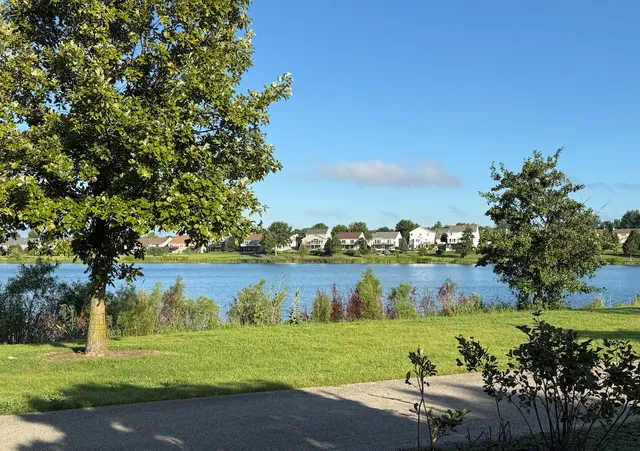 $224,900 | 46 Parkshores Drive, Bloomington, IL 61701