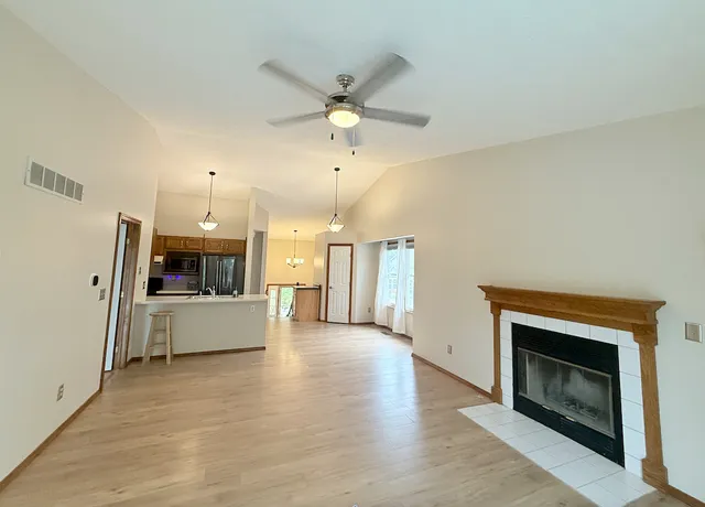 $224,900 | 46 Parkshores Drive, Bloomington, IL 61701