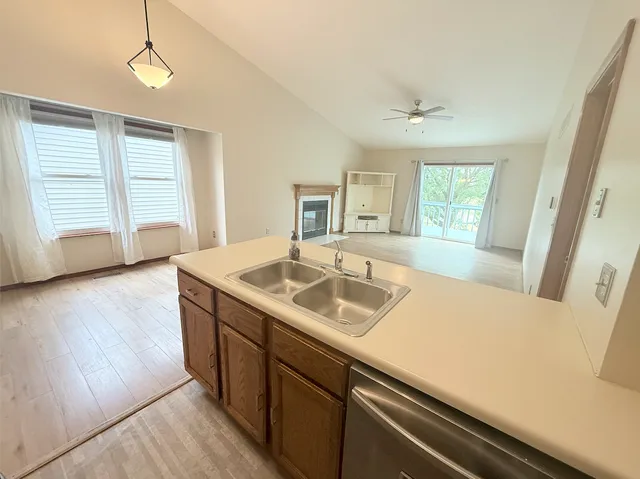 $224,900 | 46 Parkshores Drive, Bloomington, IL 61701