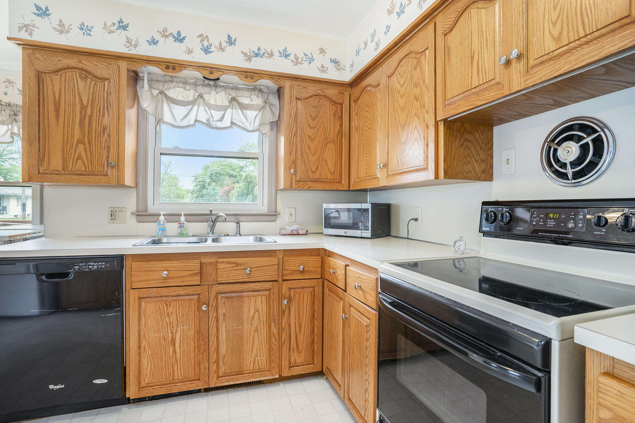 528 Graafschap Road Holland, MI 49423 - Photo 7 of 21 DSC05755