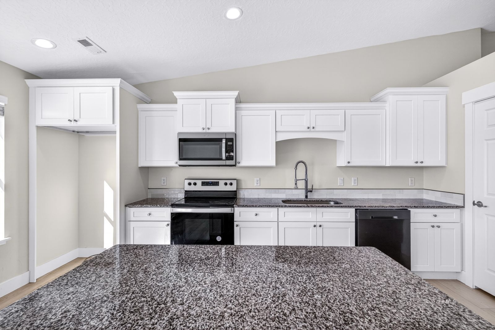 215 Spring Creek Parkway Spring Creek, NV 89815 - Photo 5 of 27