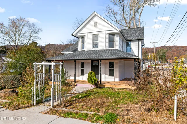 $299,000 | 125 North Chamberlain Avenue, Rockwood, TN 37854